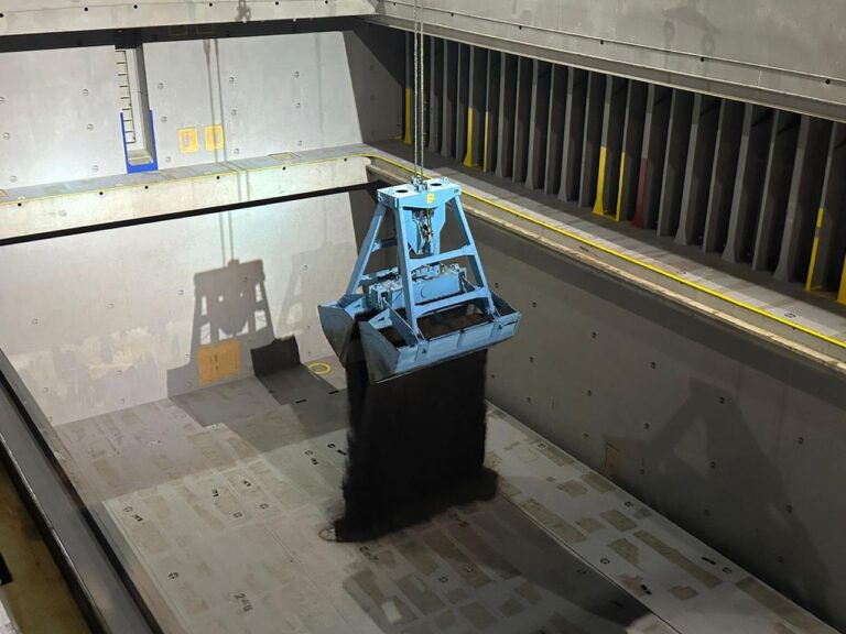 Grab positioned for cargo handling